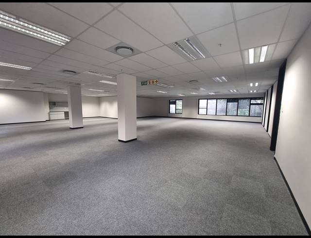 1,400M² OFFICE TO LET IN PARKTOWN